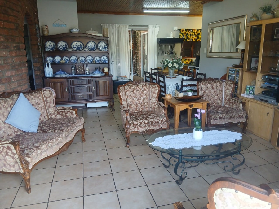 5 Bedroom Property for Sale in Queensberry Bay Eastern Cape
